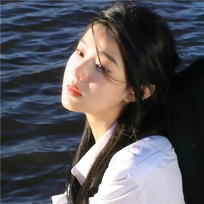 追梦的黎族女娃娃